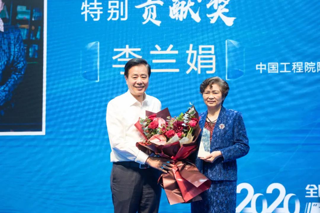 全國科技工作者日，安恒信息董事長范淵獲“十佳科技追夢人”獎項