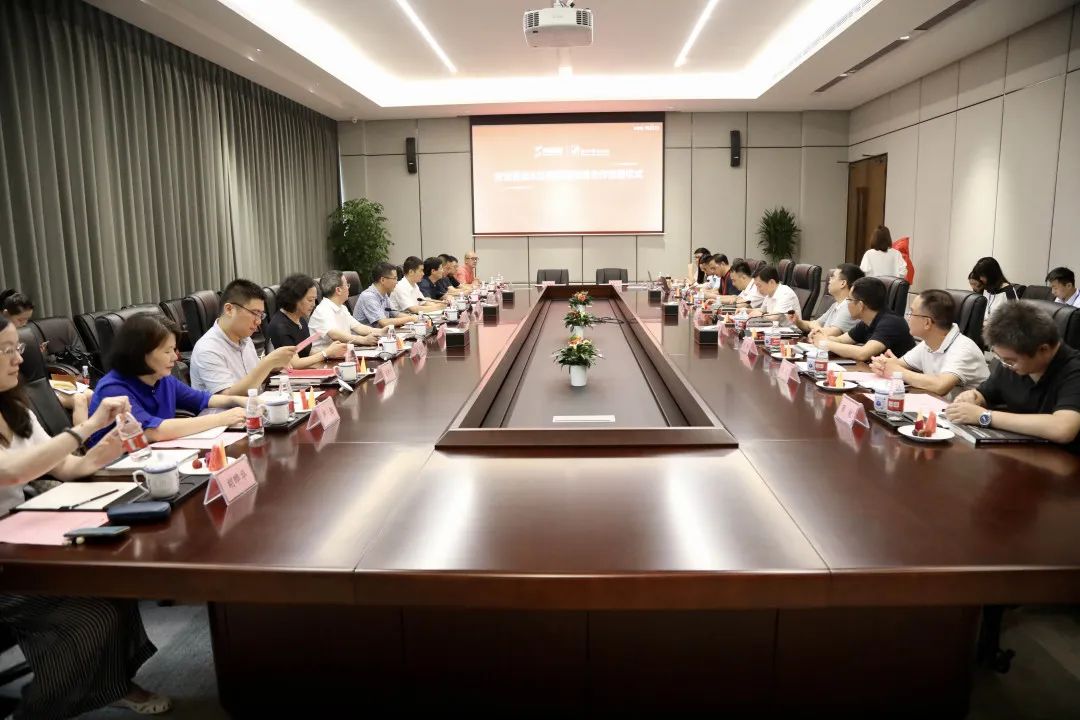 杭報(bào)集團(tuán)與安恒信息戰(zhàn)略合作簽署儀式