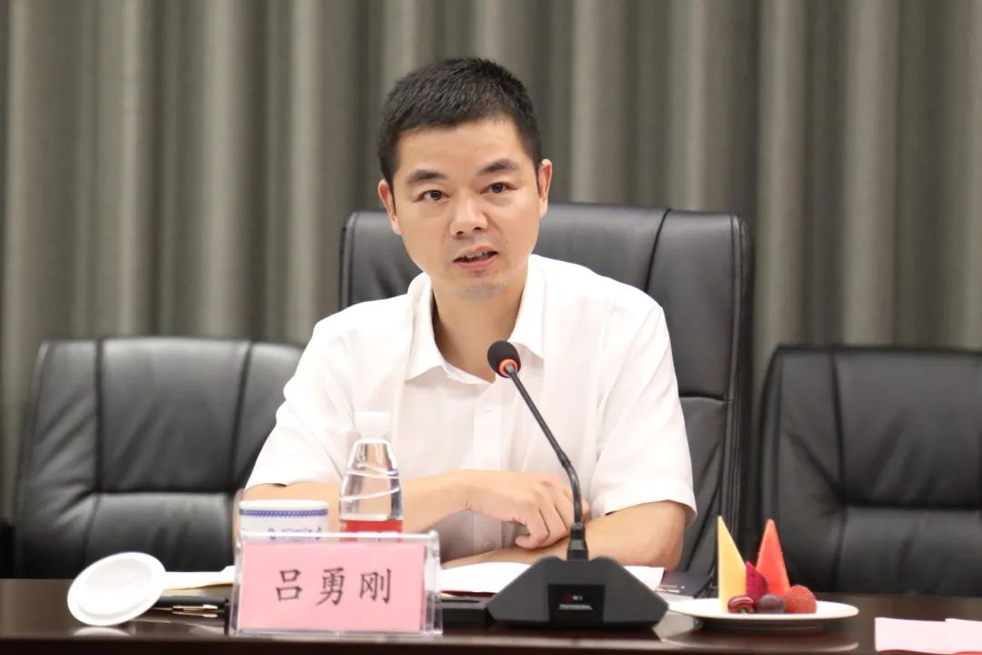 杭報(bào)集團(tuán)與安恒信息戰(zhàn)略合作簽署儀式